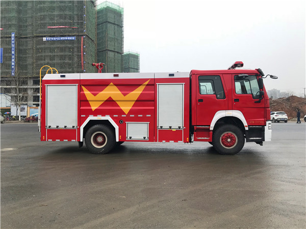 8噸豪沃單橋泡沫消防車