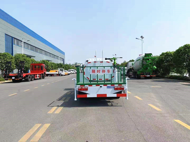 東風(fēng)多利卡5噸純電動灑水車